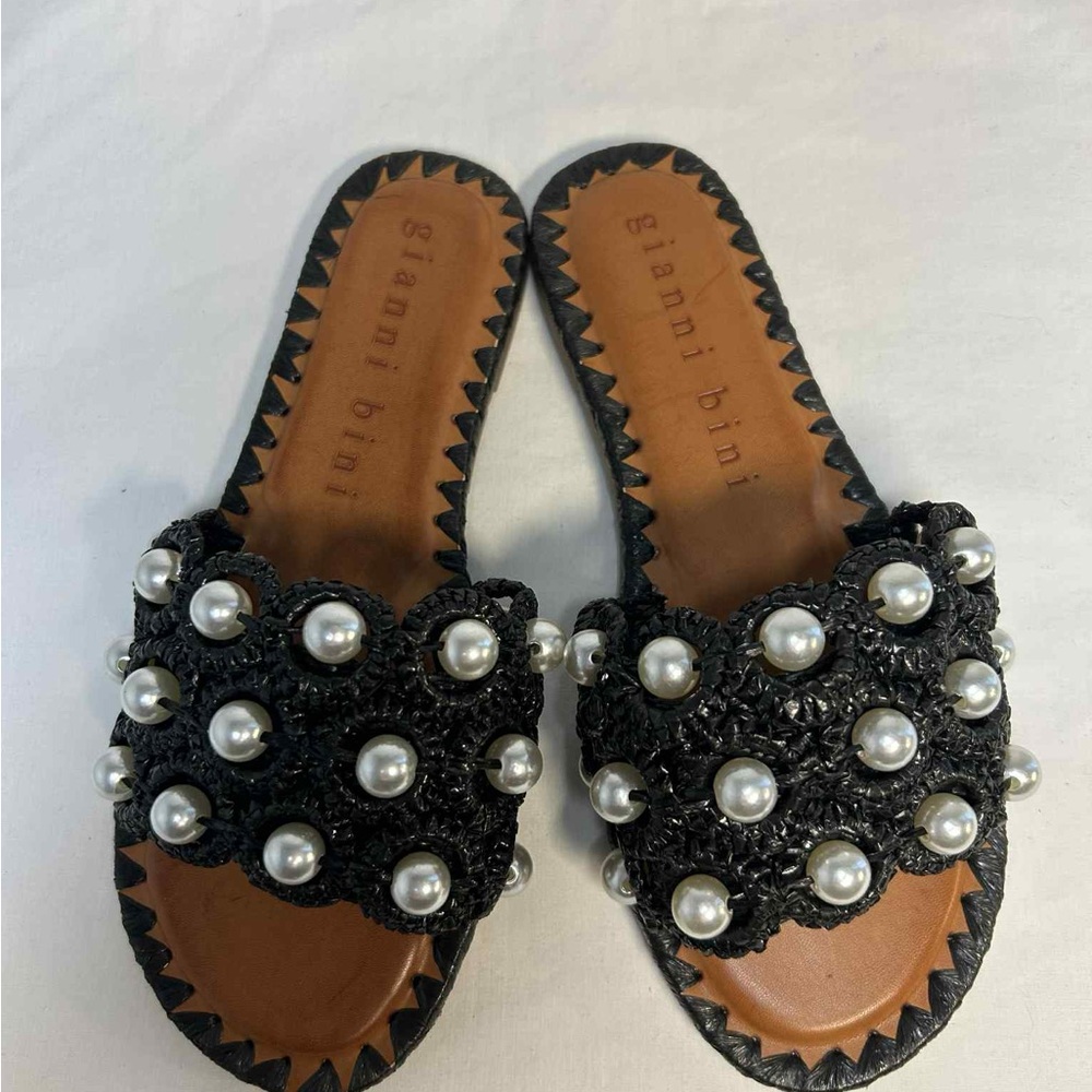 Gianni‎ Bini Black Sandals with Pearl Accents